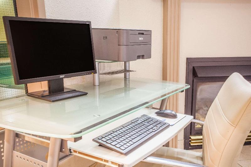 فندق على الطريق Super 8 By Wyndham Meadow Lake