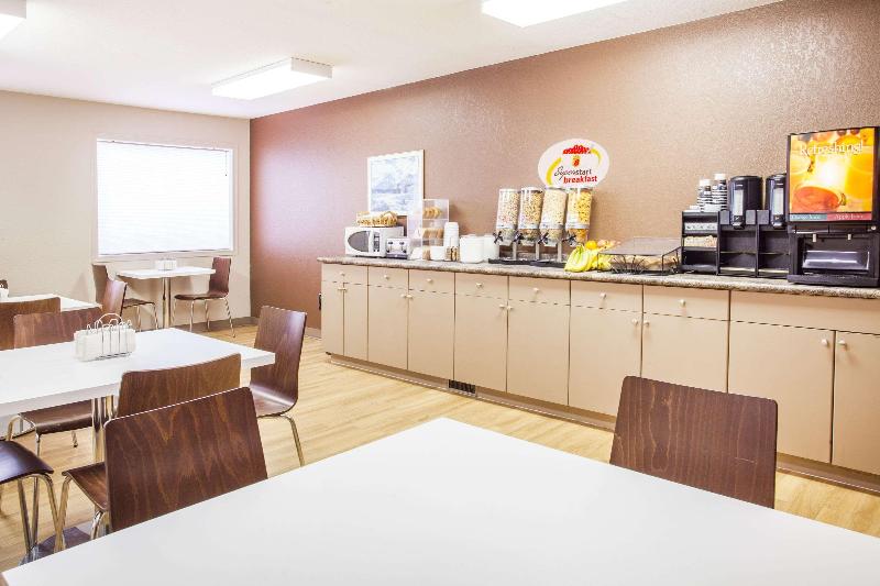 汽车旅馆  Super 8 By Wyndham Meadow Lake