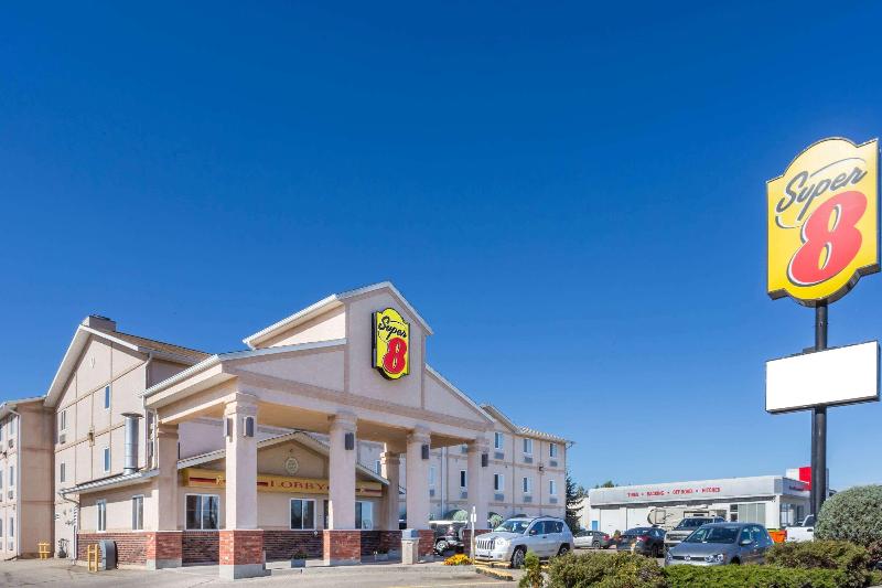مُتل Super 8 By Wyndham Moose Jaw Sk