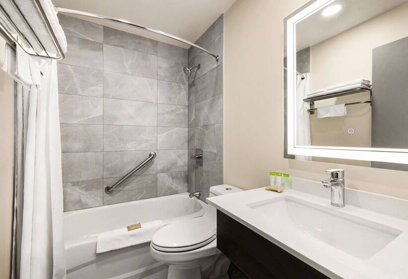 Мотель Super 8 By Wyndham Sarnia On