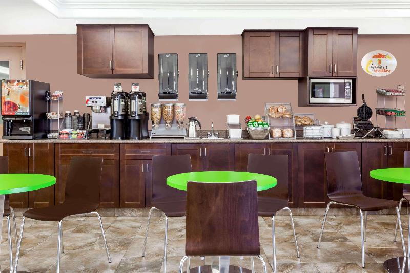 汽车旅馆  Super 8 By Wyndham Saskatoon Near Saskatoon Airport