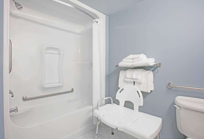 فندق على الطريق Super 8 By Wyndham Sault Ste Marie On