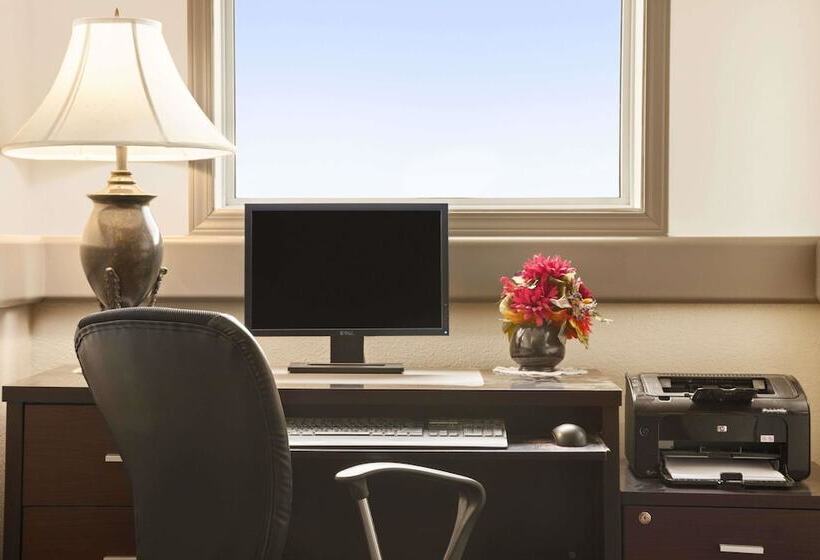 מוטל Super 8 By Wyndham Whitecourt