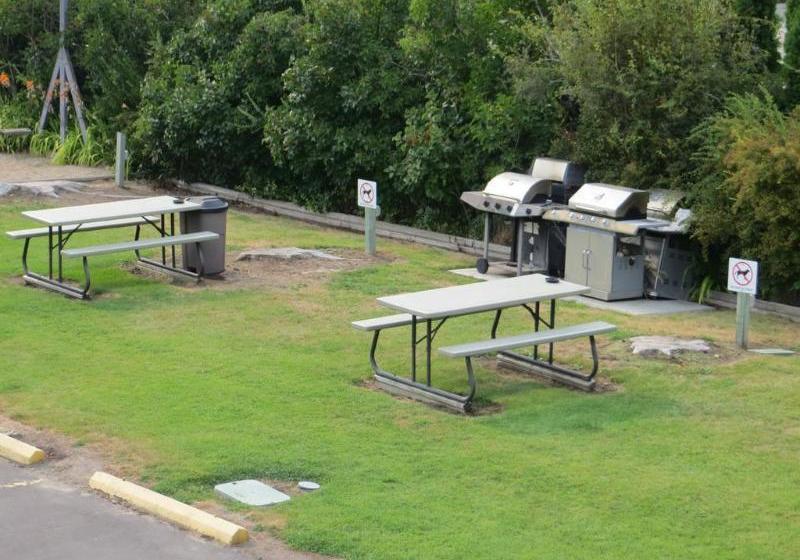 モーテル Super 8 Penticton BC