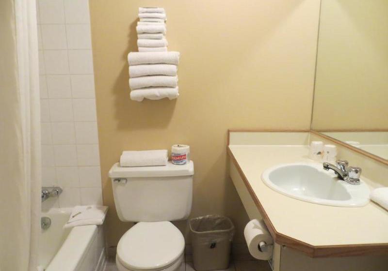 モーテル Super 8 Penticton BC