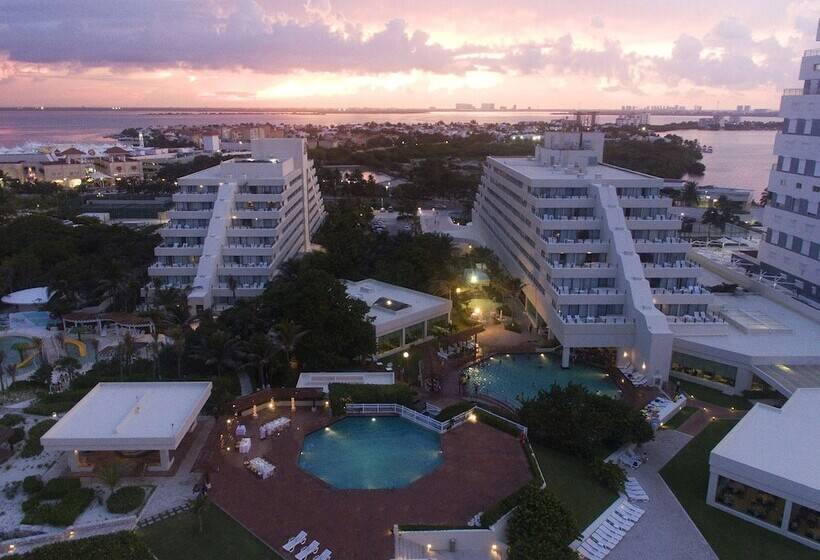 استراحتگاه Park Royal Beach Cancun  All Inclusive