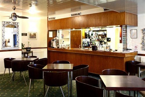 Отель Russell Court