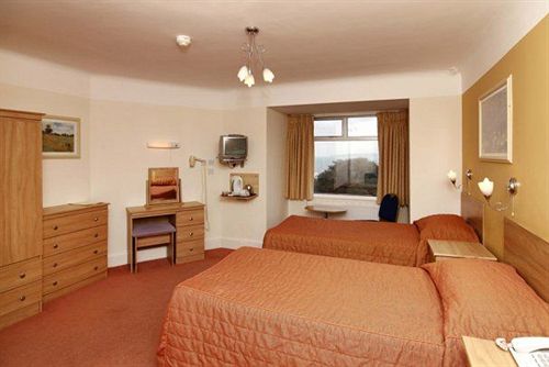 Отель Russell Court