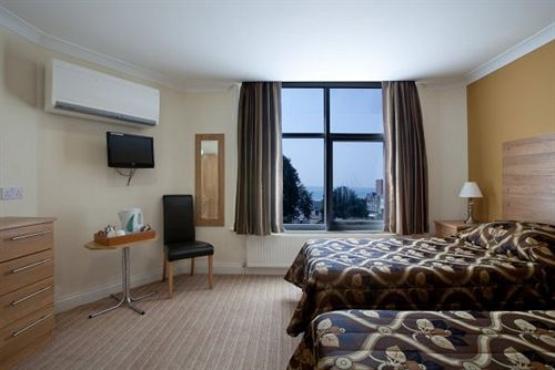 Отель Russell Court