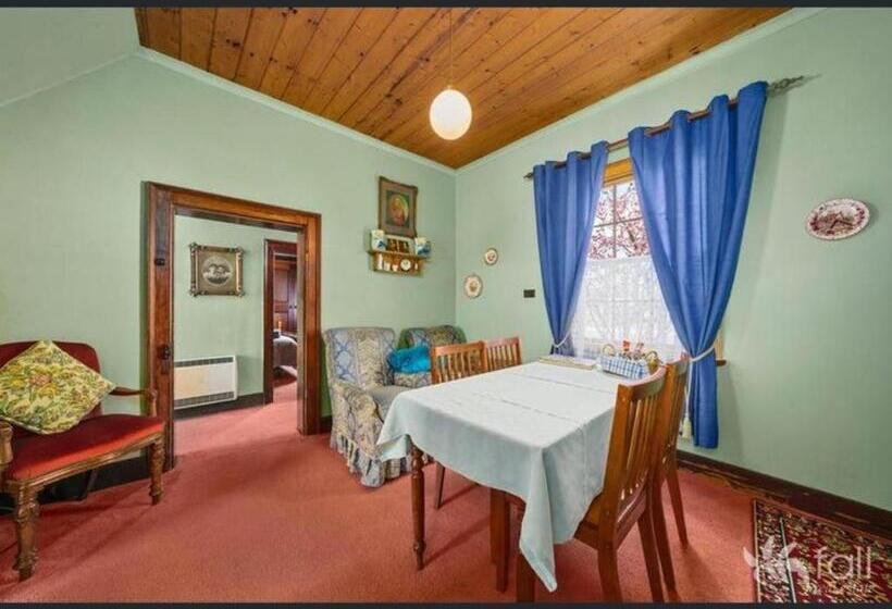 住宿加早餐  Sorell Barracks