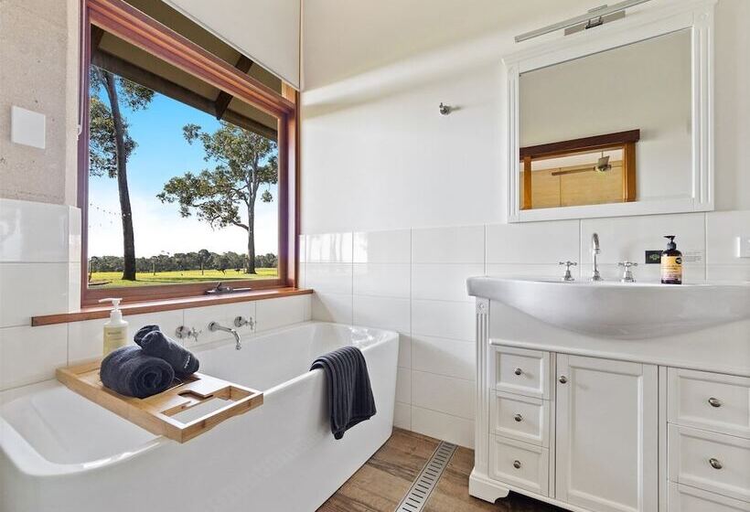 Forest Rise Chalets And Lodge