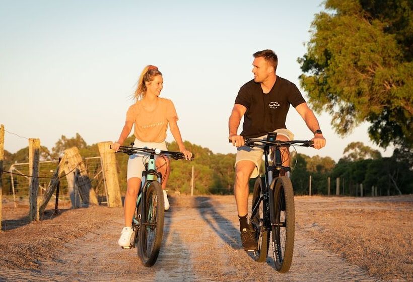 Forest Rise Chalets And Lodge