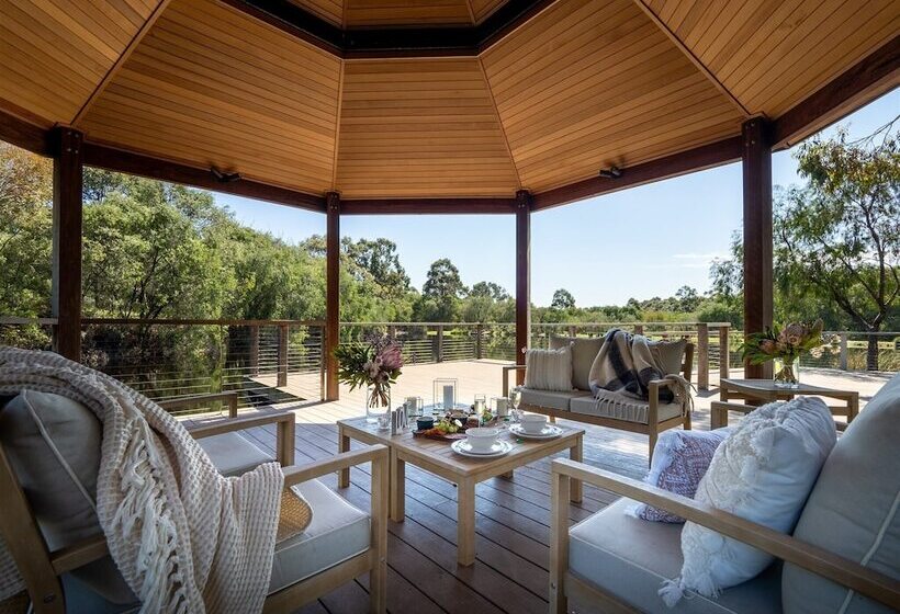 Forest Rise Chalets And Lodge