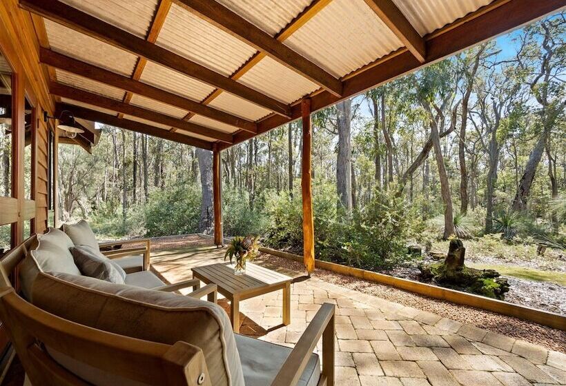 Forest Rise Chalets And Lodge