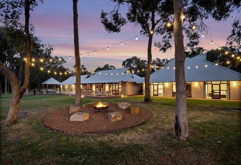 Forest Rise Chalets And Lodge