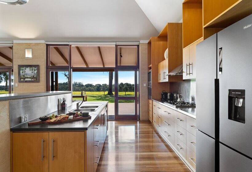 Forest Rise Chalets And Lodge