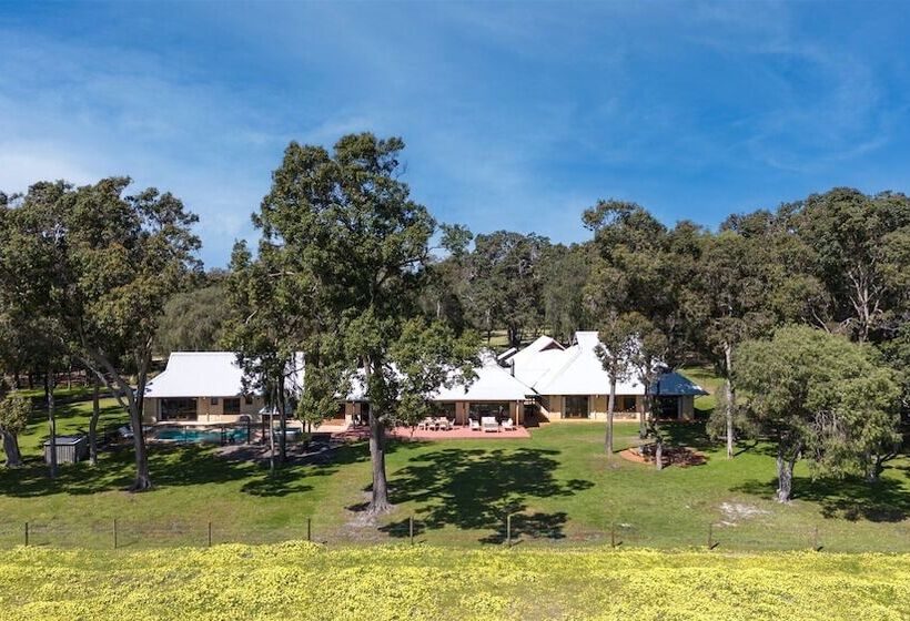 Forest Rise Chalets And Lodge