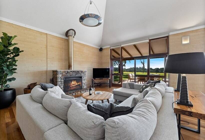 Forest Rise Chalets And Lodge