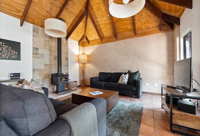 Forest Rise Chalets And Lodge