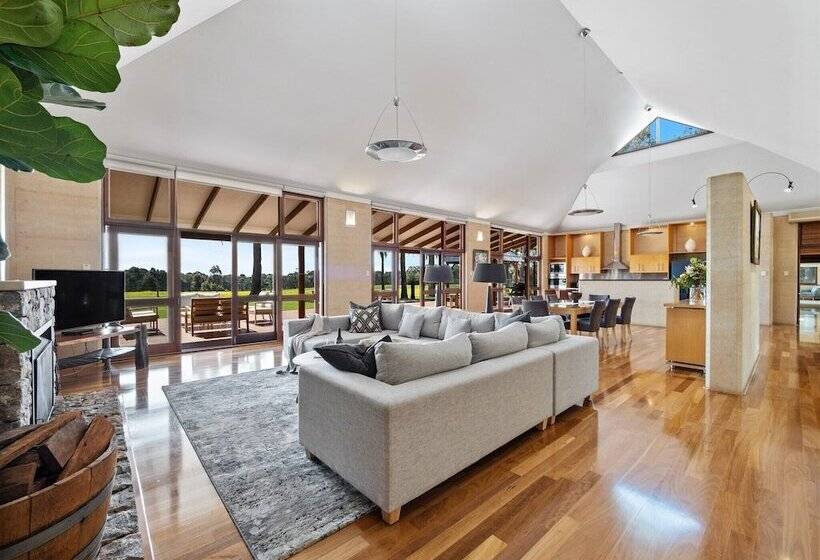 Forest Rise Chalets And Lodge