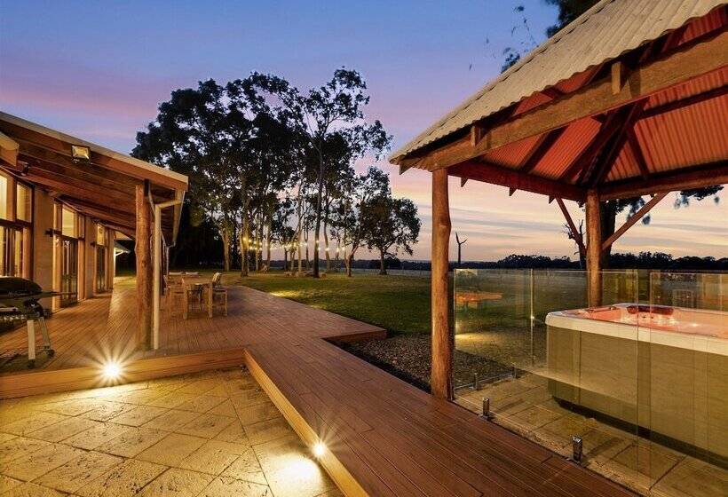 Forest Rise Chalets And Lodge