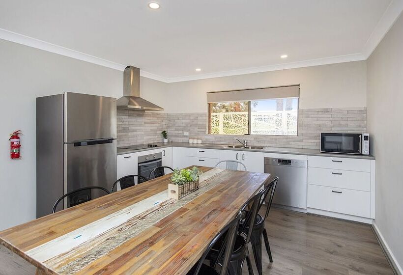 هتل Banksia Tourist Park