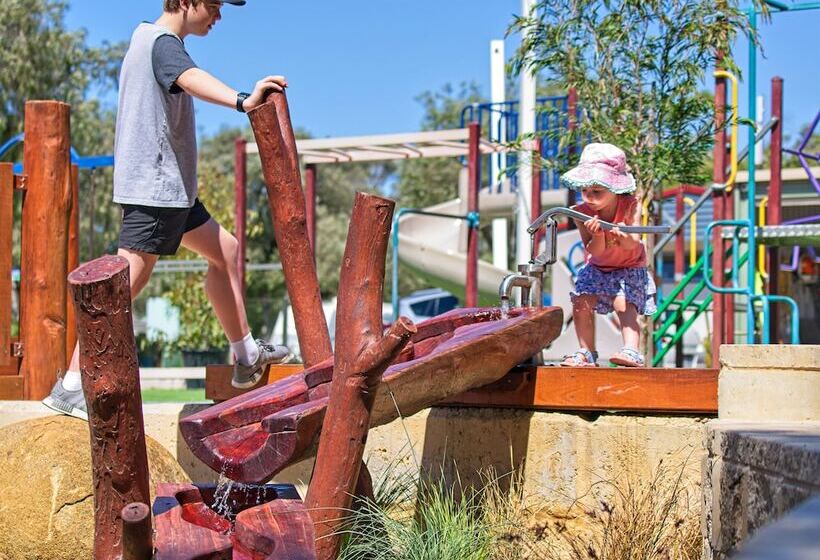 هتل Big4 Emu Beach Holiday Park