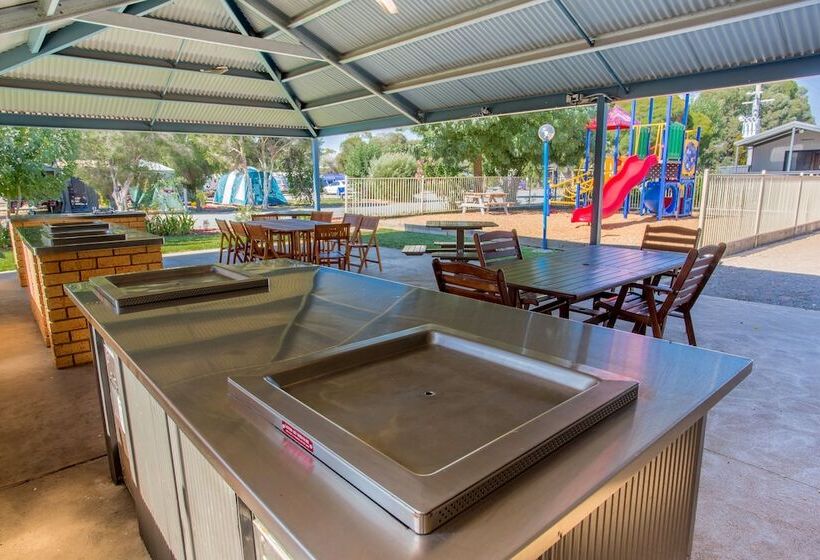 هتل Big4 Shepparton Park Lane Holiday Park