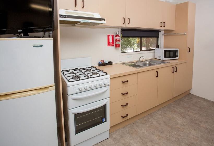 هتل Big4 Shepparton Park Lane Holiday Park