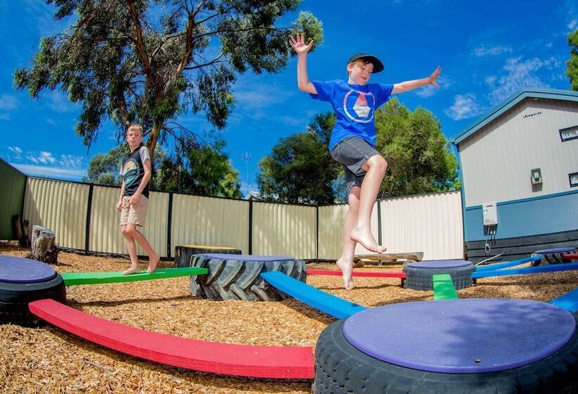 هتل Big4 Shepparton Park Lane Holiday Park