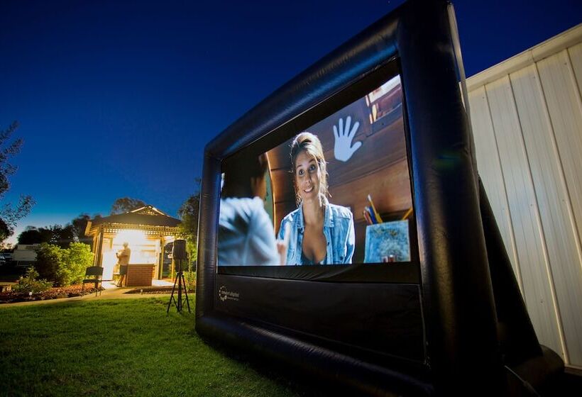 هتل Big4 Shepparton Park Lane Holiday Park