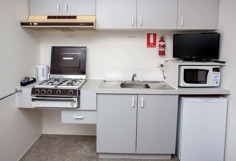 هتل Big4 Shepparton Park Lane Holiday Park