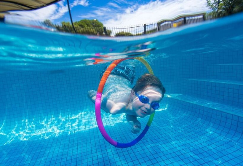 هتل Big4 Shepparton Park Lane Holiday Park