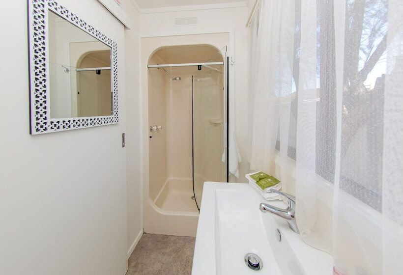 هتل Big4 Shepparton Park Lane Holiday Park