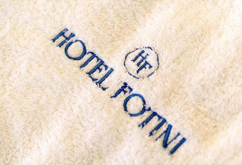 酒店 Fotini
