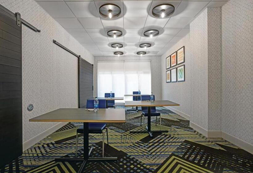 호텔 Holiday Inn Express Milwaukee Downtown, An Ihg