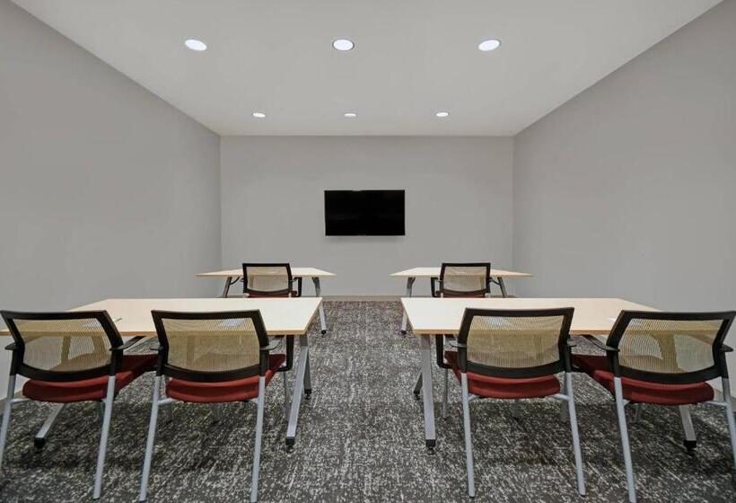 فندق Towneplace Suites By Marriott Fall River Westport