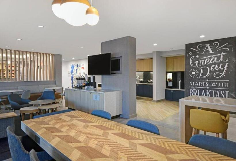 فندق Towneplace Suites By Marriott Fall River Westport