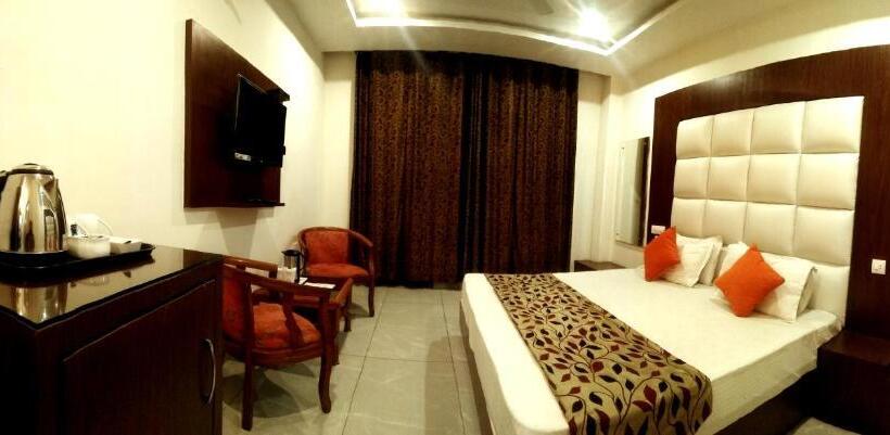 酒店 Vatika   The Riverside Resort