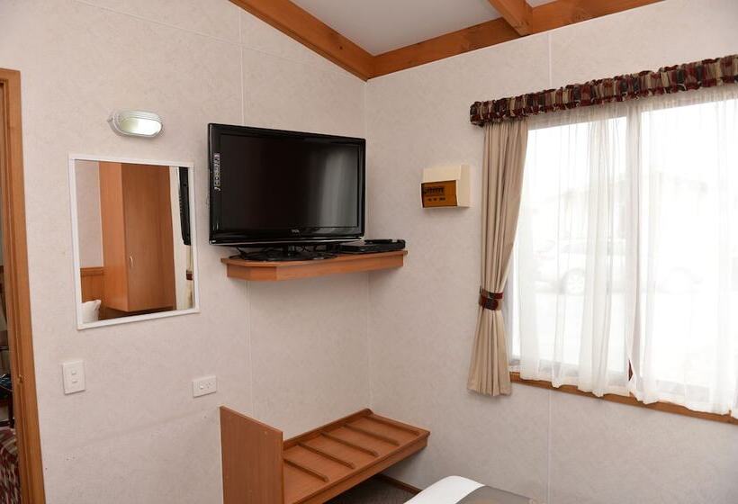 استراحتگاه Riverside Cabin Park