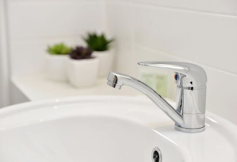 استراحتگاه Riverside Cabin Park