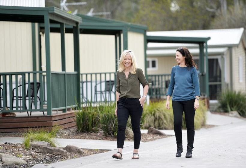 استراحتگاه Riverside Cabin Park