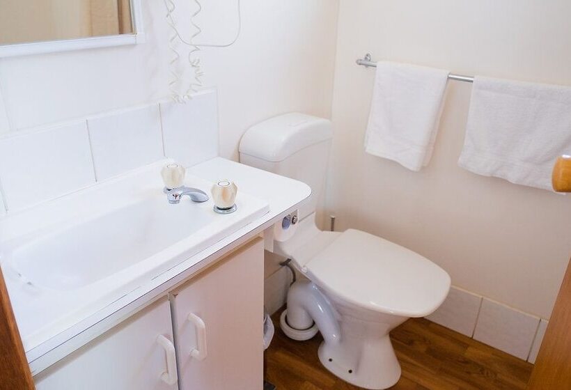 استراحتگاه Riverside Cabin Park