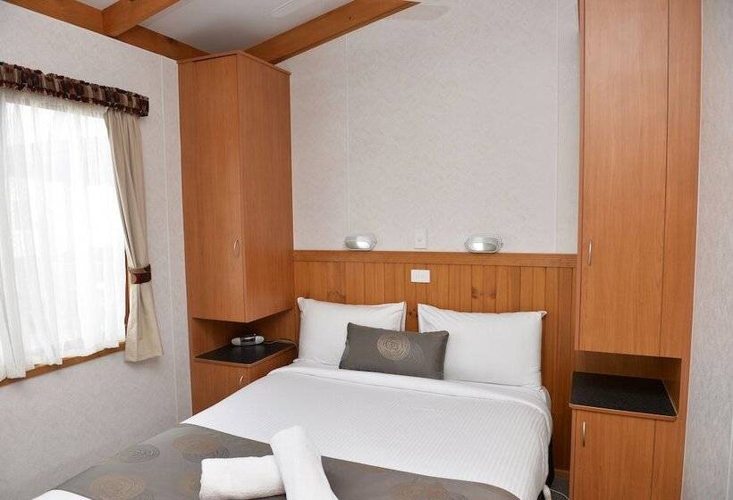 استراحتگاه Riverside Cabin Park