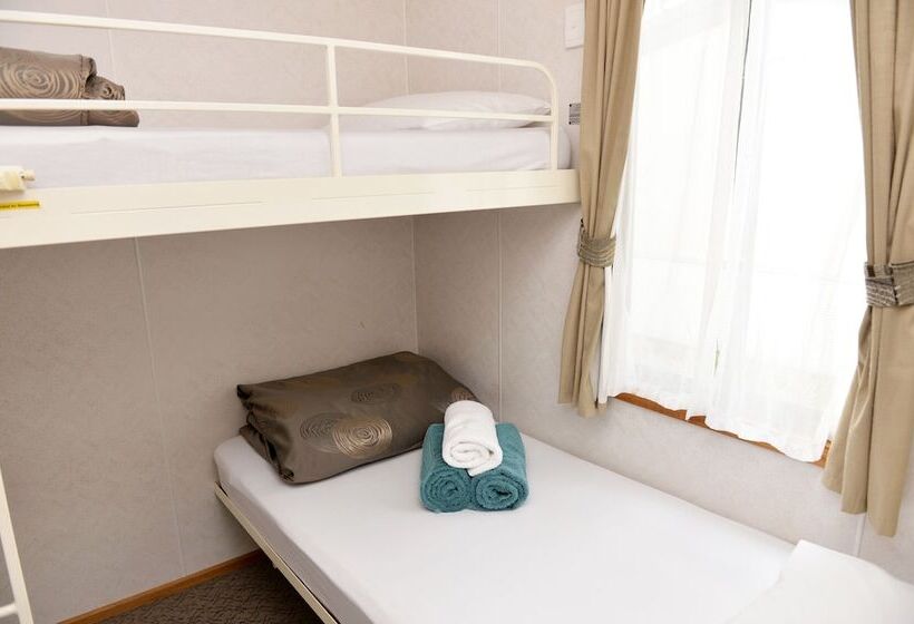 استراحتگاه Riverside Cabin Park