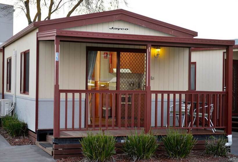 استراحتگاه Riverside Cabin Park