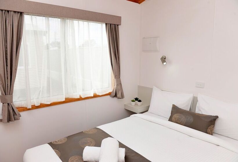 استراحتگاه Riverside Cabin Park