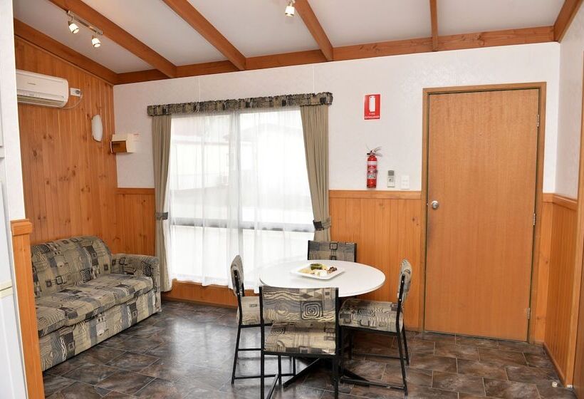 אתר נופש Riverside Cabin Park