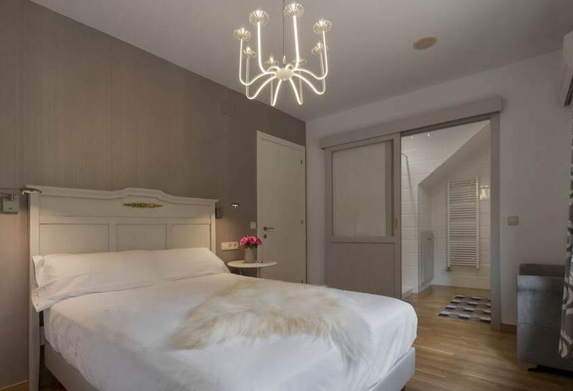 تختخواب و صبحانه El Jardí De L'avet