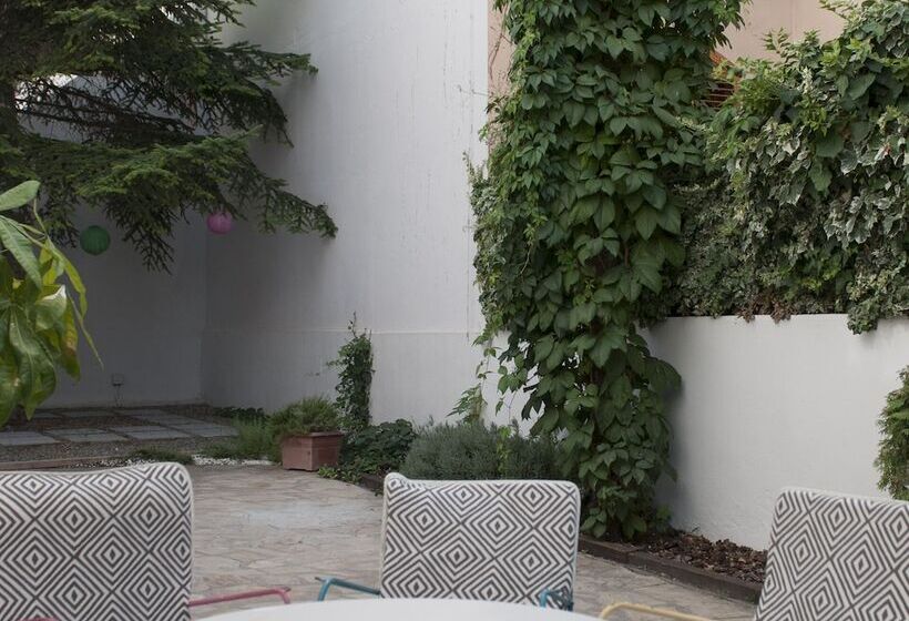 تختخواب و صبحانه El Jardí De L'avet